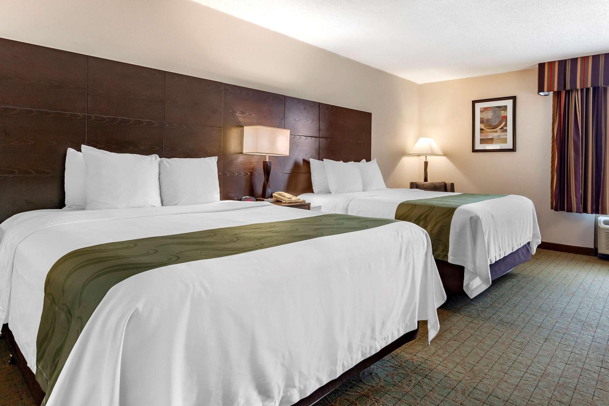 Quality Inn & Suites Escanaba North Экстерьер фото