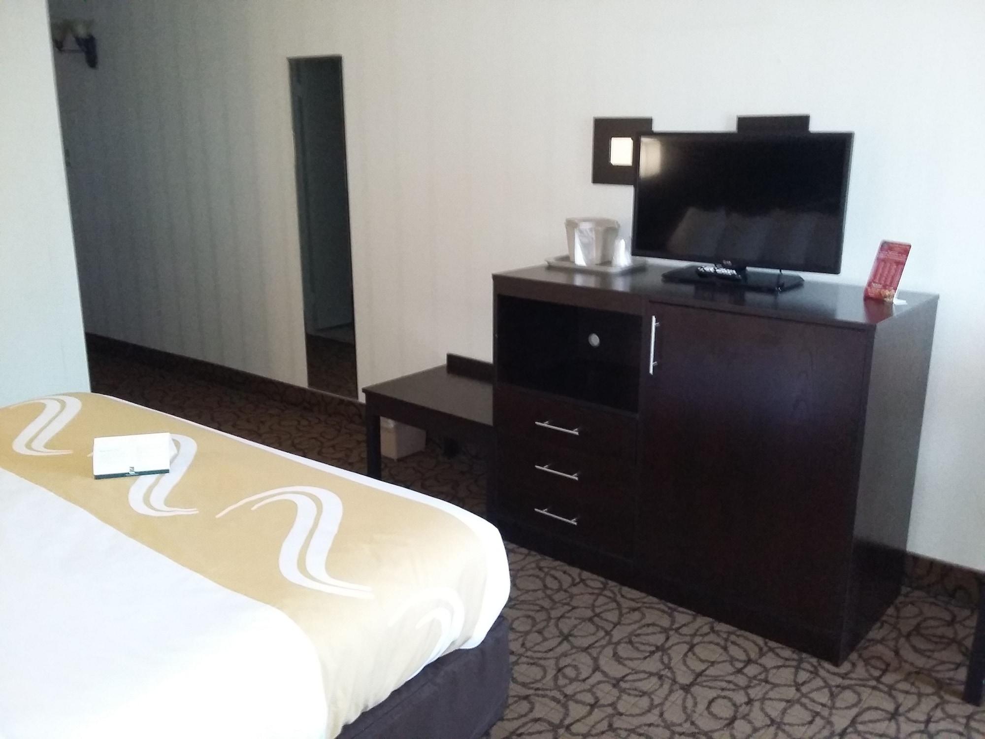 Quality Inn & Suites Escanaba North Экстерьер фото