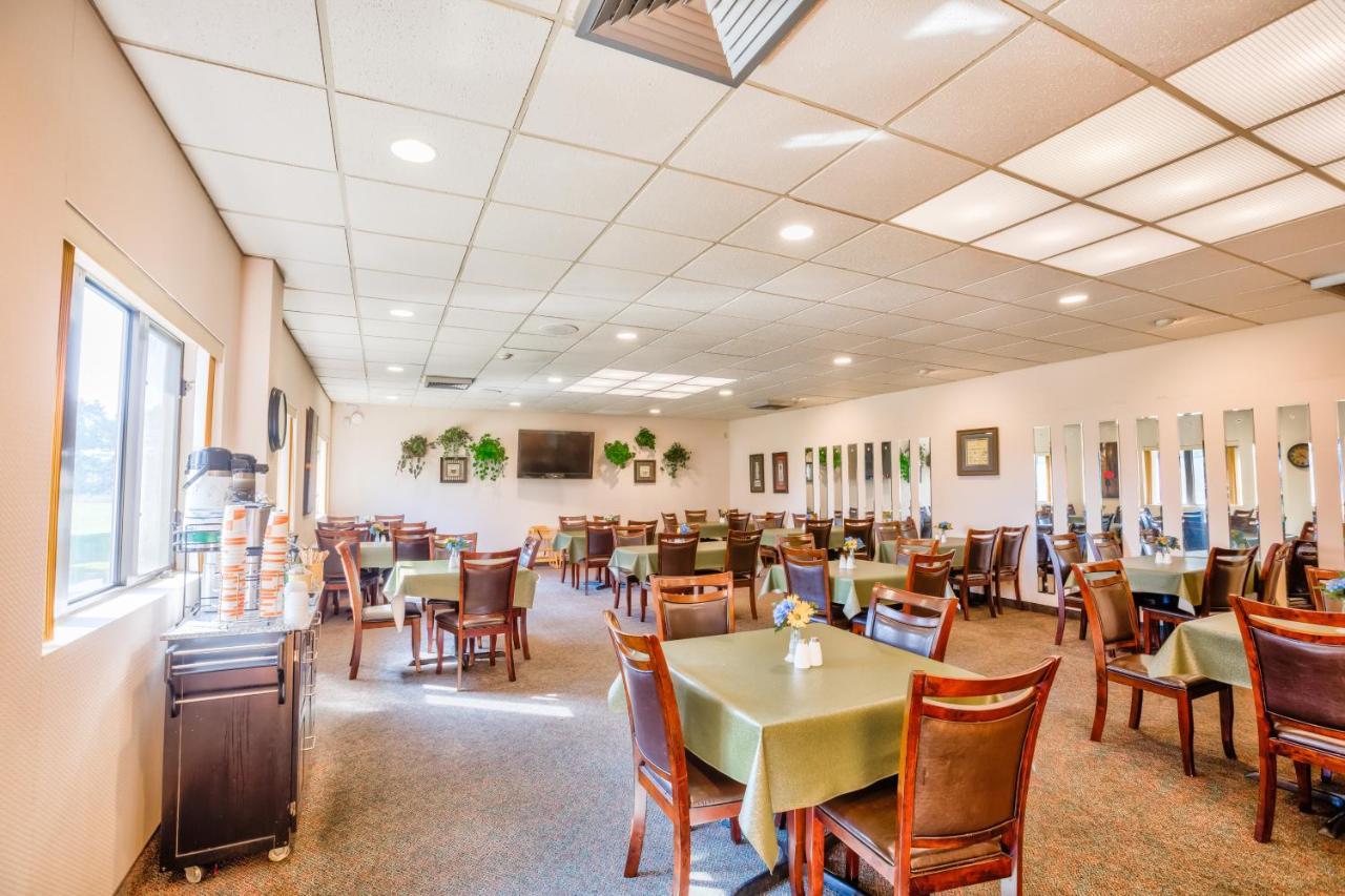 Quality Inn & Suites Escanaba North Экстерьер фото